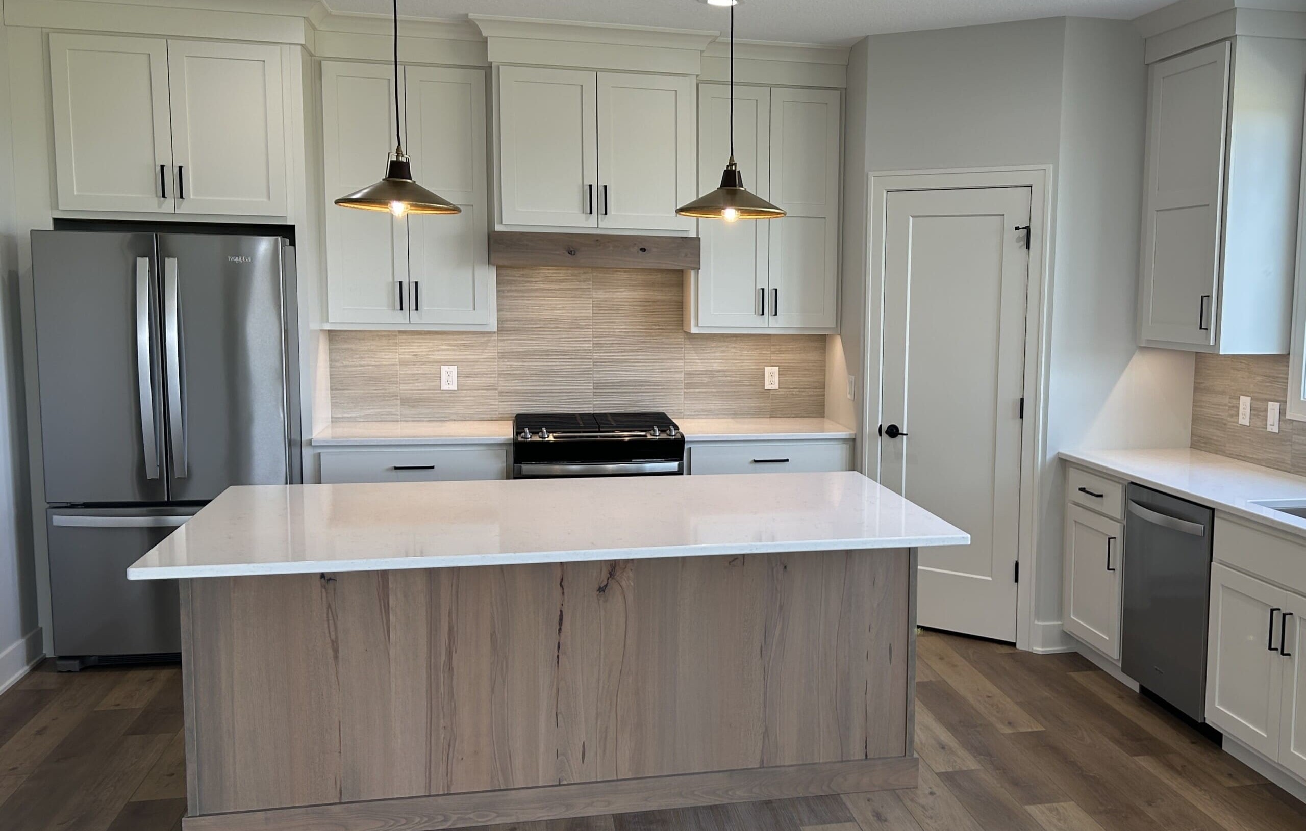 Savannah15, PG-HD, Shoji White & Rustic Beech, Almond